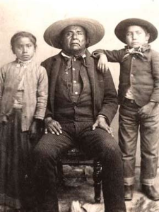 Aravaipa Apache Indian Chief
Eskiminzin with two of his children
in 1880, nine years after his short-
lived friendship with Camp Grant
Army Lt. Royal Whitman began.
FROM THE PAPERS OF JOHN CLUM,
1860-1975, UNIVERSITY OF ARIZONA
LIBRARY, SPECIAL COLLECTIONS